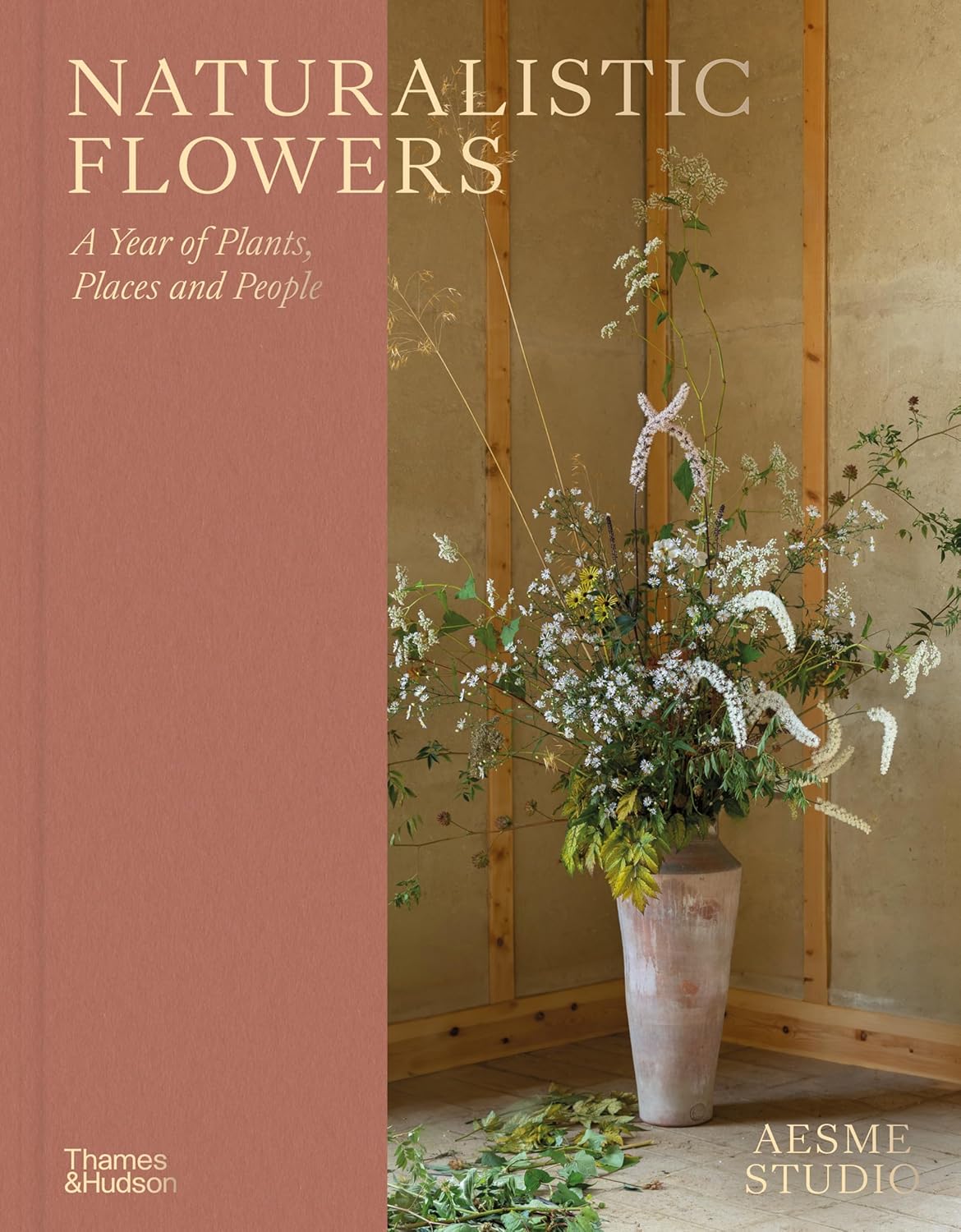 Naturalistic Flowers, A Year of Plants, Places and People by Aesme Studio